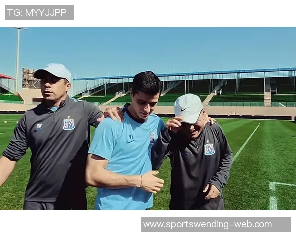 申花冬训热身赛首秀新外援盖伊领衔433阵型锋线出战 申花冬训热身赛首秀新外援盖伊领衔433阵型锋线出战